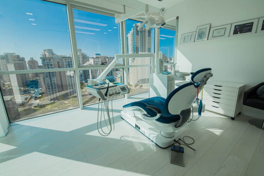 משרדי מרפאת שיניים יישור שיניים שקוןף